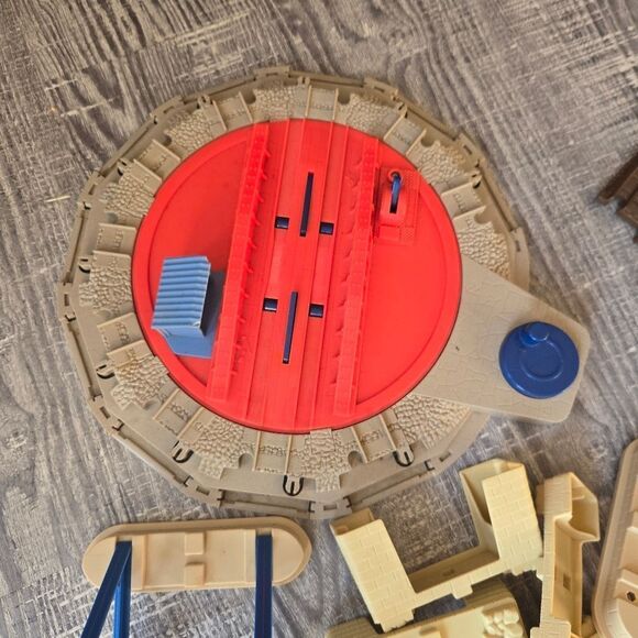 Trackmaster Thomas & Friends ~ THOMAS AT TIDMOUTH SHEDS Incomplete 85pcs 2006 - Picture 14 of 14